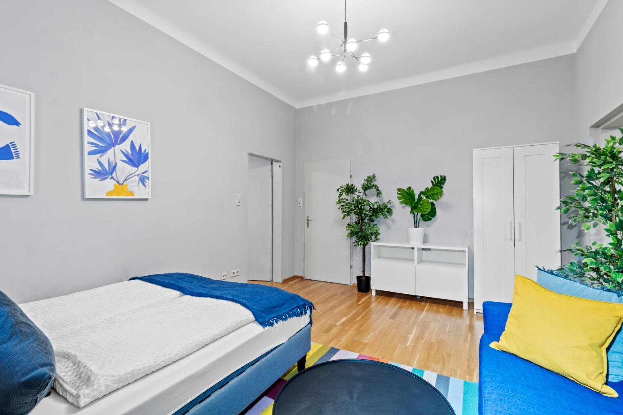 Very Spacious With A Wintergarden And Terrace, 1 Minute To Tram Station Apartment Vienna