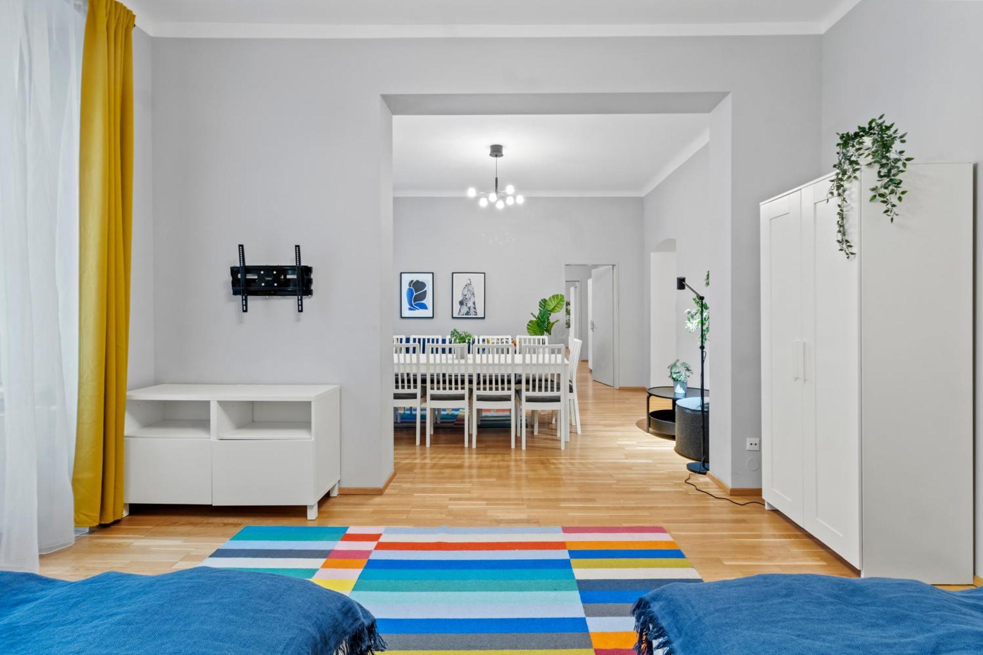 Apartment Very Spacious With A Wintergarden And Terrace, 1 Minute To Tram Station Vienna