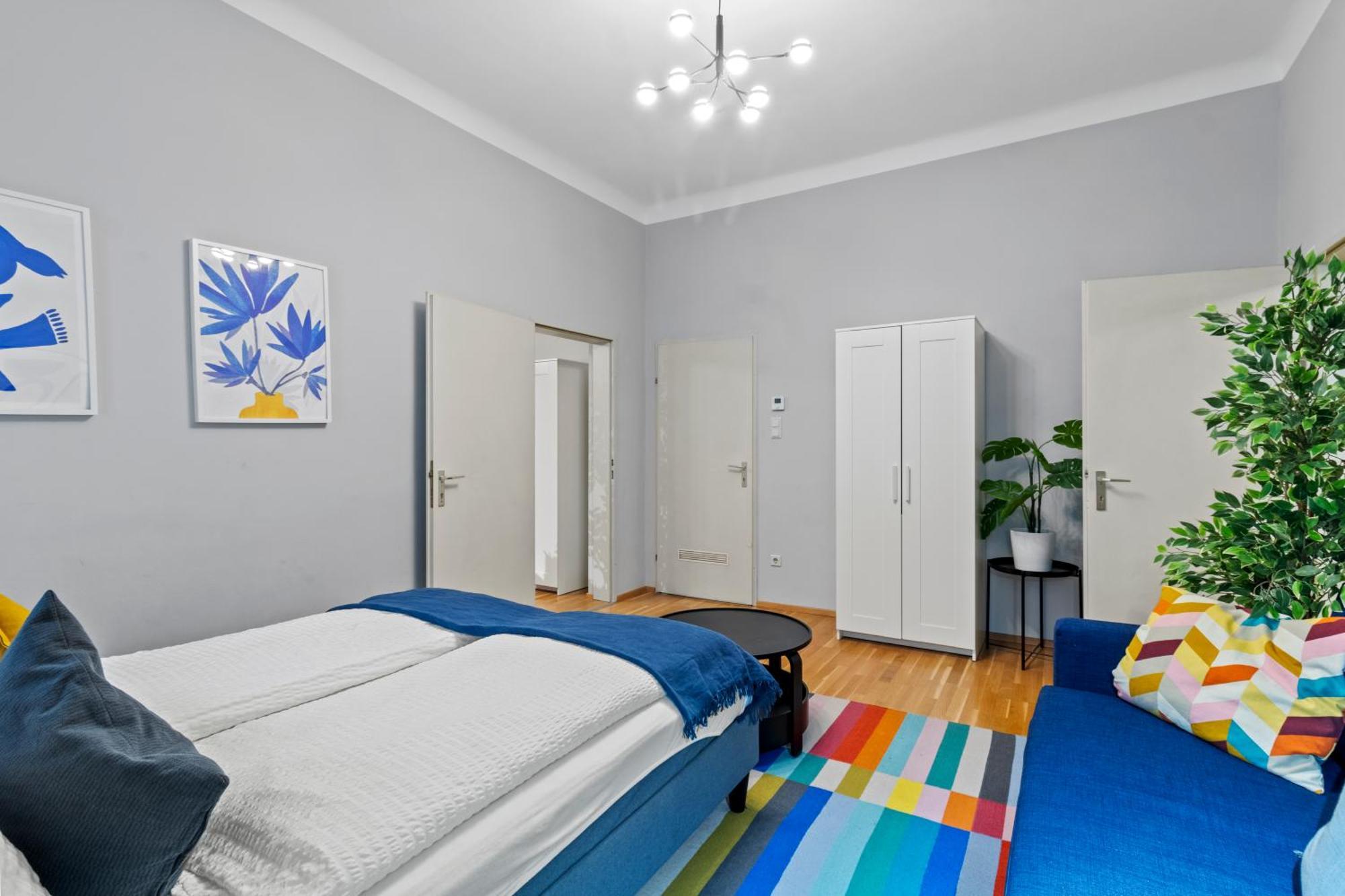 Very Spacious With A Wintergarden And Terrace, 1 Minute To Tram Station Apartment