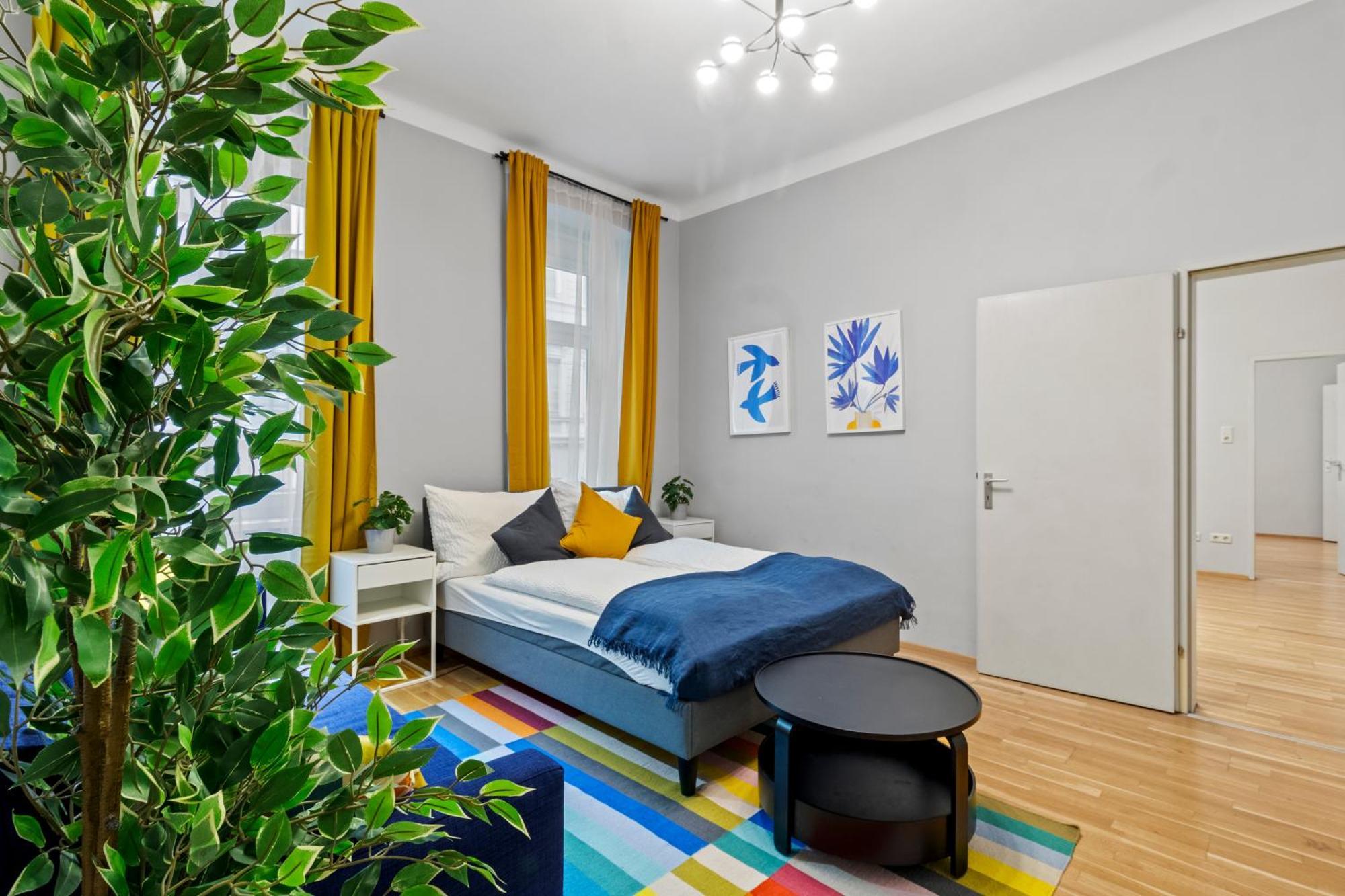Very Spacious With A Wintergarden And Terrace, 1 Minute To Tram Station Apartment *