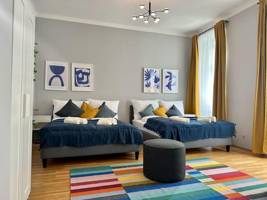 Very Spacious With A Wintergarden And Terrace, 1 Minute To Tram Station