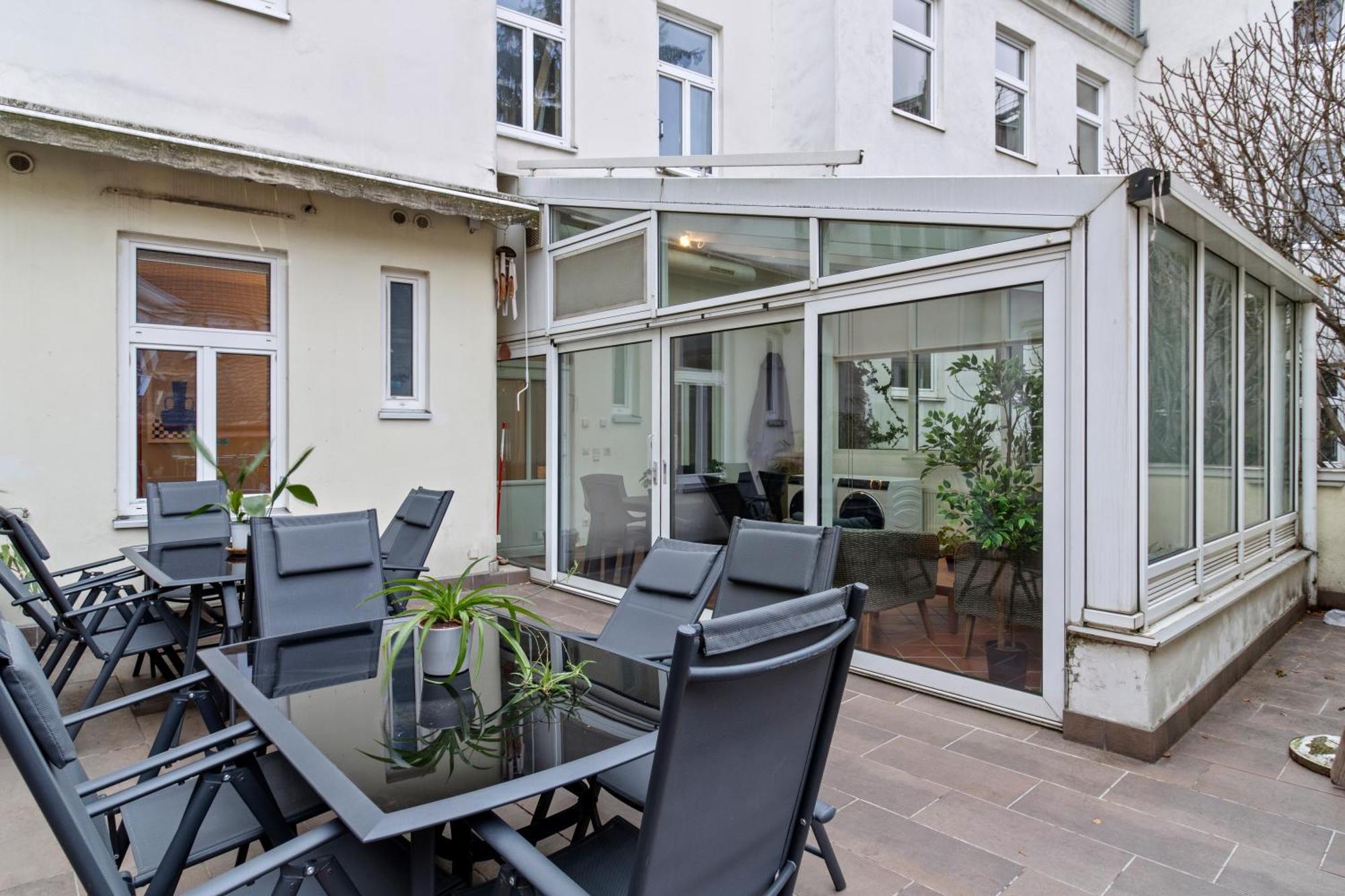 Appartement Very Spacious With A Wintergarden And Terrace, 1 Minute To Tram Station *