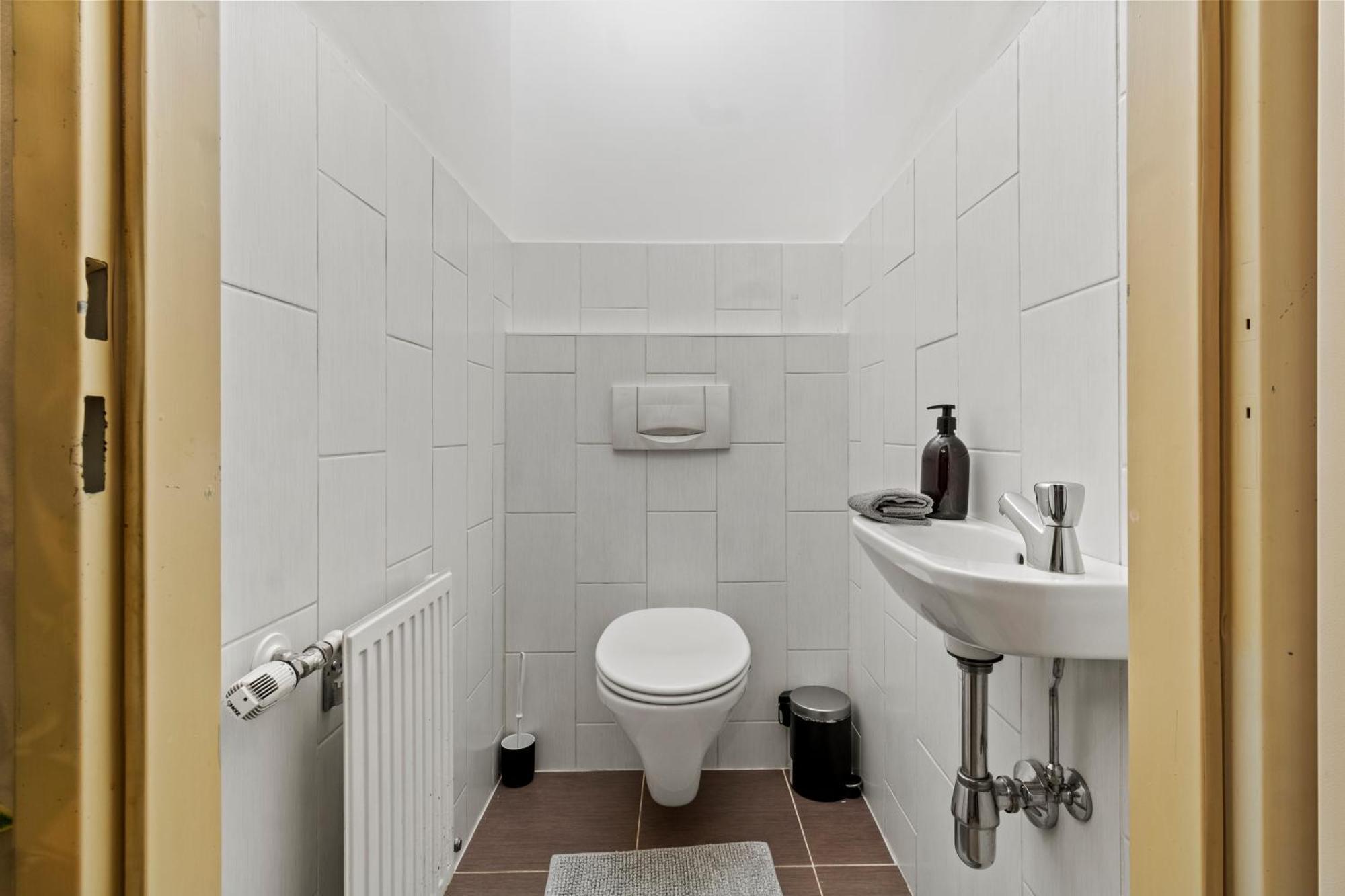 Appartement Very Spacious With A Wintergarden And Terrace, 1 Minute To Tram Station *