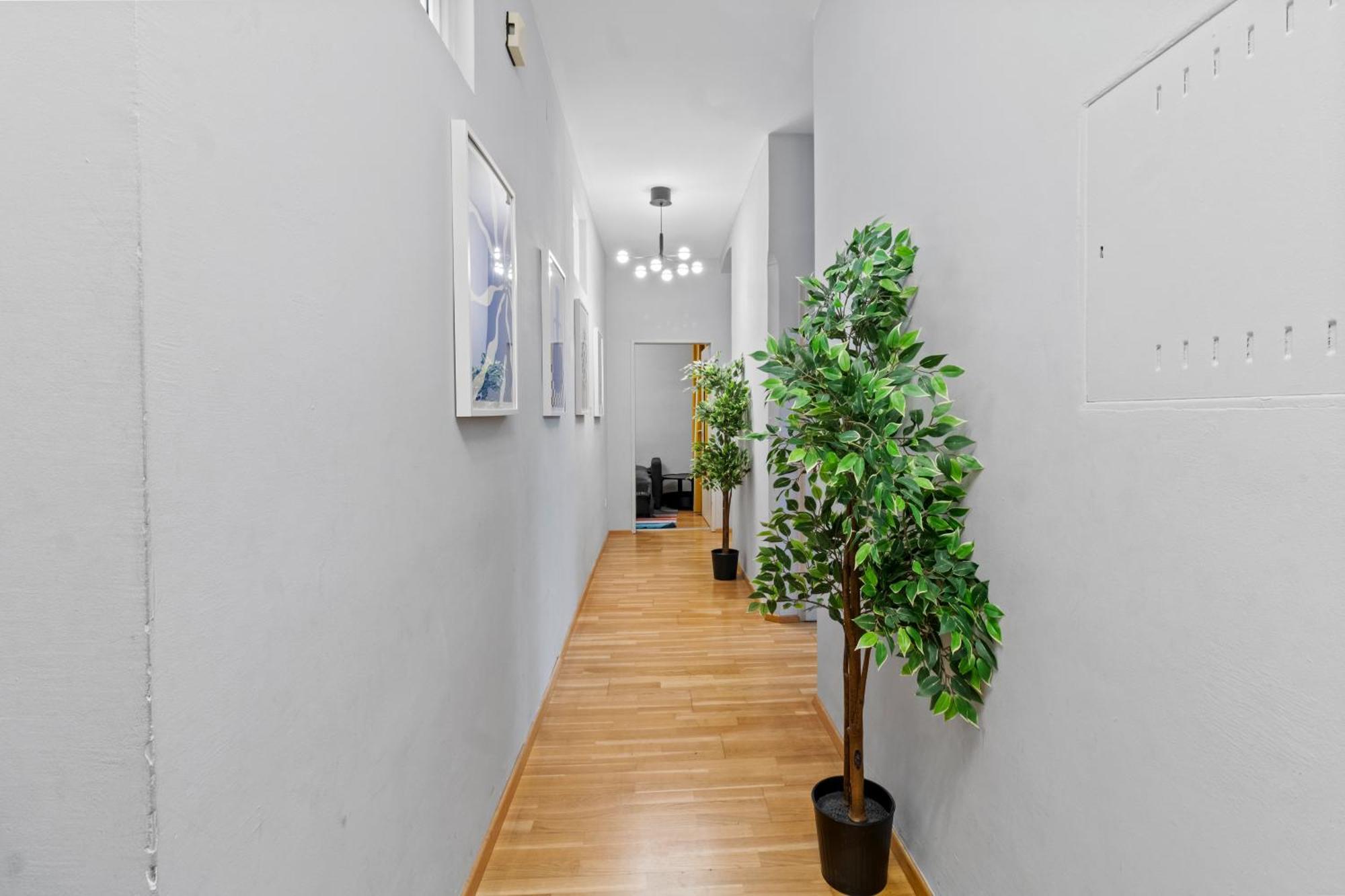 Appartement Very Spacious With A Wintergarden And Terrace, 1 Minute To Tram Station Wenen