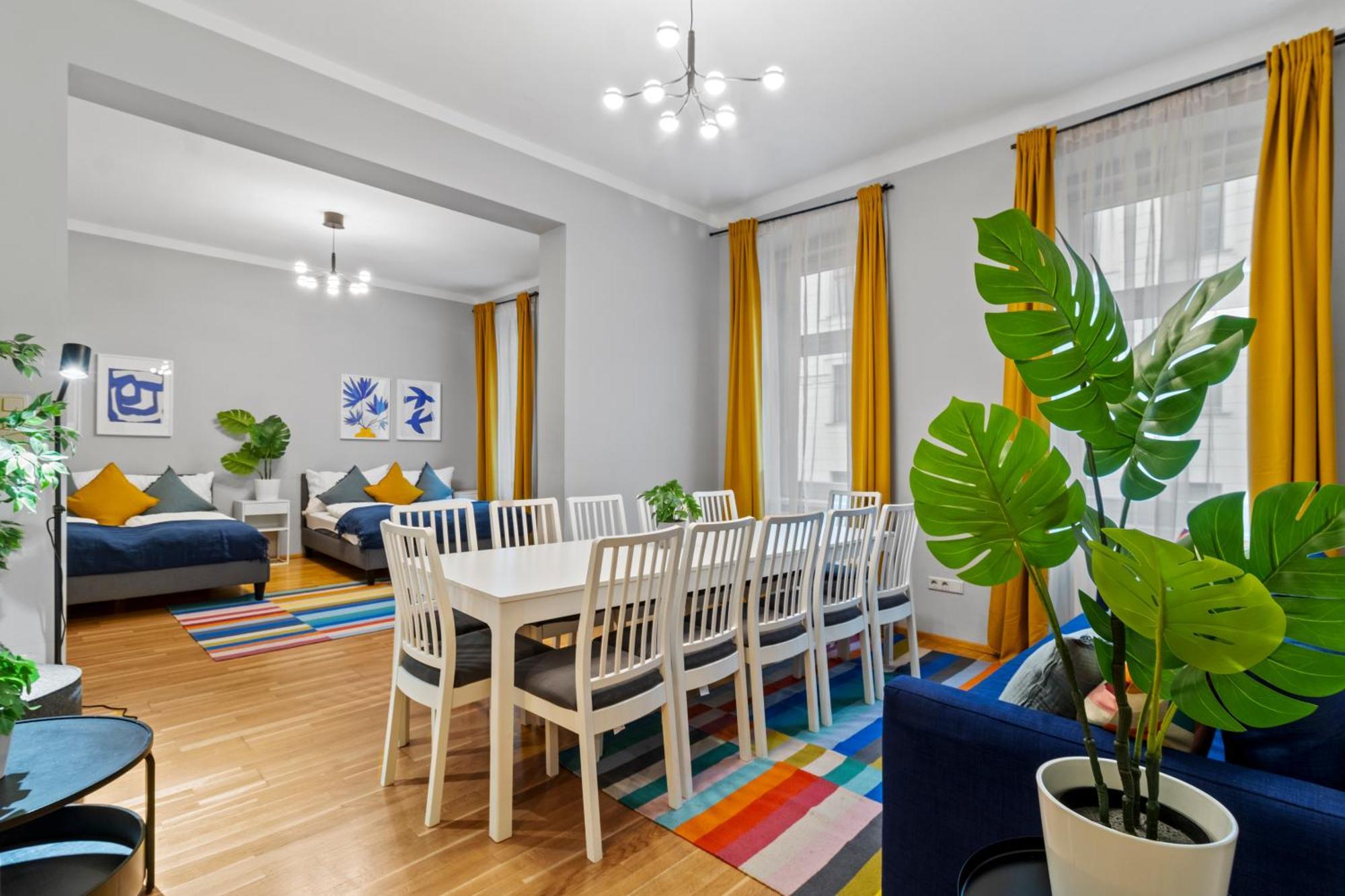 Very Spacious With A Wintergarden And Terrace, 1 Minute To Tram Station Appartement *