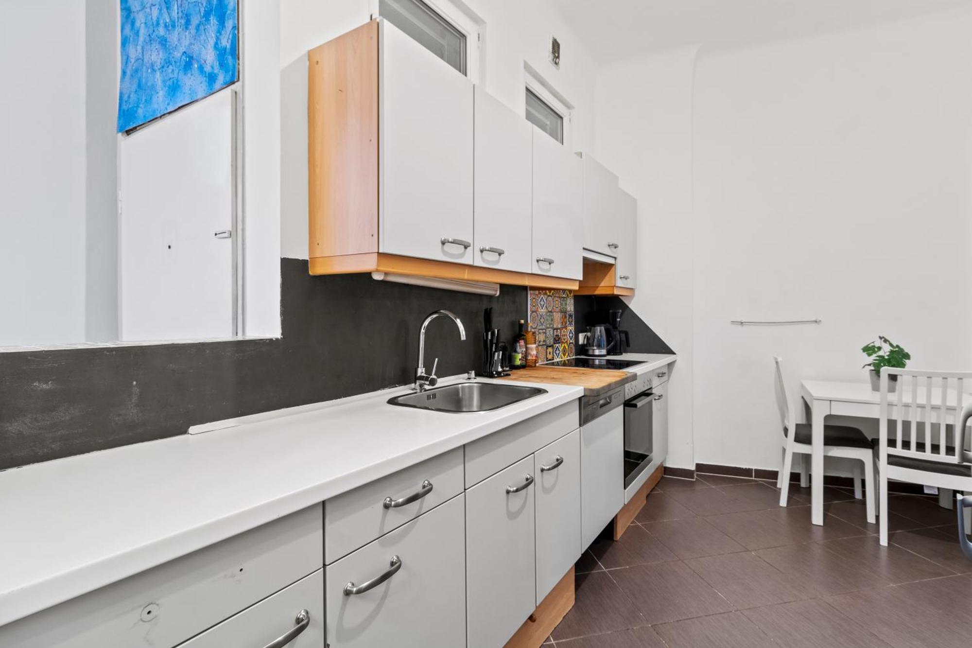 Appartement Very Spacious With A Wintergarden And Terrace, 1 Minute To Tram Station *